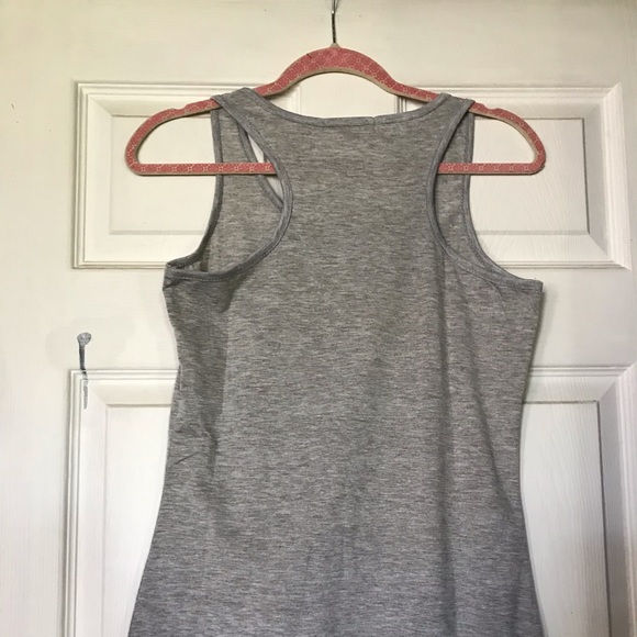 Black cat on gray tank - Picture 2 of 3